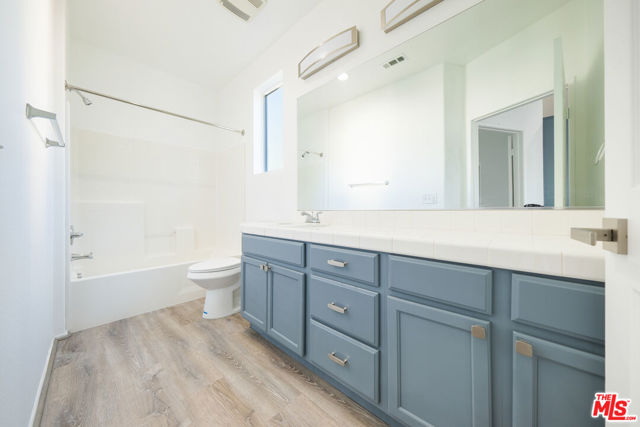 14661 Sherman Way, Van Nuys CA: https://media.crmls.org/mediaz/bbbc8384-2bfe-41f3-bd70-7d4e510e583e.jpg