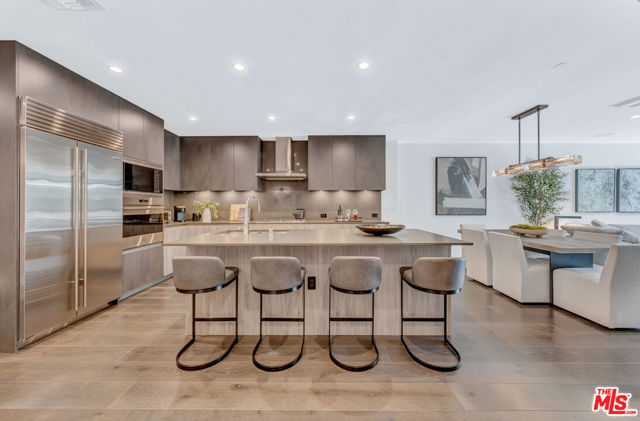 724 N Croft Avenue, Los Angeles CA: https://media.crmls.org/mediaz/bbbcdf23-7f36-4aa0-98ae-560acea48d6b.jpg