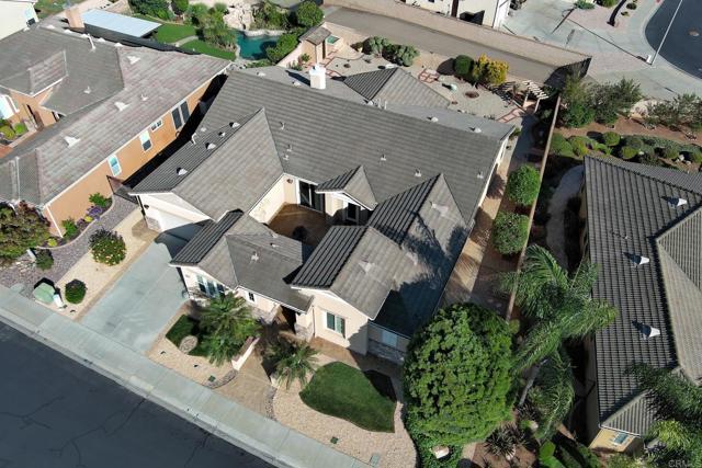 387 MELBOURNE GLN, Escondido CA: https://media.crmls.org/mediaz/bbbd8cbf-0a80-4b73-99d8-be2995d431f1.jpg