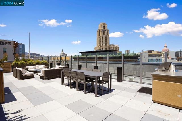 1075 Market St, San Francisco CA: https://media.crmls.org/mediaz/bbbd8fd5-ad20-4dcb-834e-319d92bfb756.jpg