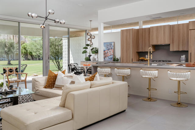 172 Desert Lakes Drive, Palm Springs CA: https://media.crmls.org/mediaz/bbbd936c-a8a5-496e-ac6b-a162b336af68.jpg