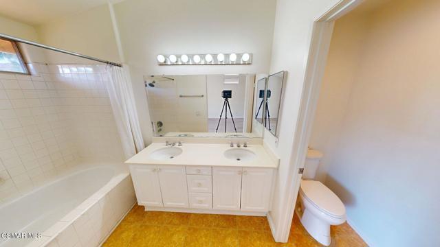 4862 Martona Drive, Oak Park CA: https://media.crmls.org/mediaz/bbbe6fa4-50f9-4715-a9cd-965024aec173.jpg
