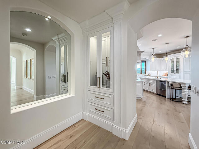 25877 Shady Oak Lane, Valencia CA: https://media.crmls.org/mediaz/bbbee021-dcd9-47e2-aac7-1d744306ea17.jpg