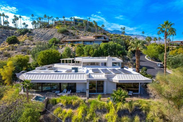 3295 Tiger Tail Lane, Palm Springs CA: https://media.crmls.org/mediaz/bbbf2214-3f34-485b-a4b9-8418ff187603.jpg