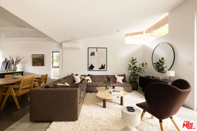 864 Sanborn Avenue, Los Angeles CA: https://media.crmls.org/mediaz/bbc0ae88-abea-466c-87f8-631e4d9ceeb3.jpg
