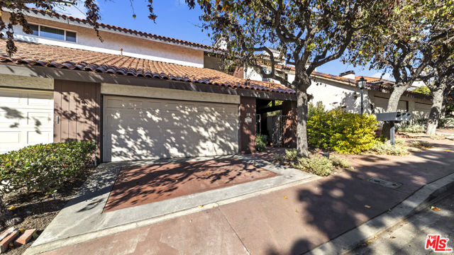 663 W Terrylynn Place, Long Beach CA: https://media.crmls.org/mediaz/bbc0f9d8-c208-43cd-b990-c9d7853a6ab1.jpg