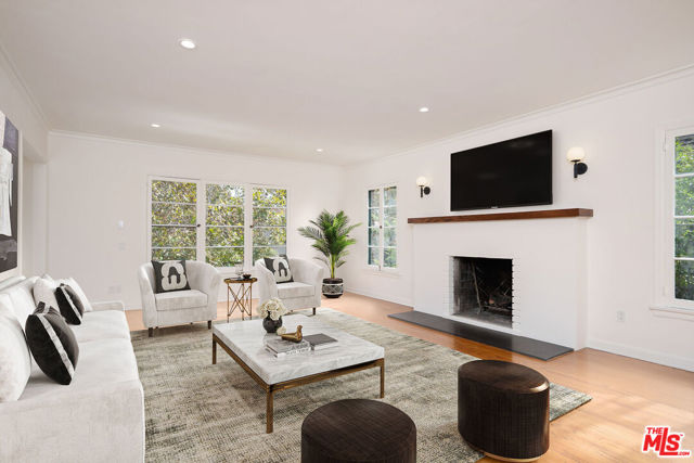 135 N Orange Drive, Los Angeles CA: https://media.crmls.org/mediaz/bbc16b89-d8e1-47d8-a9d9-63f091dda5be.jpg