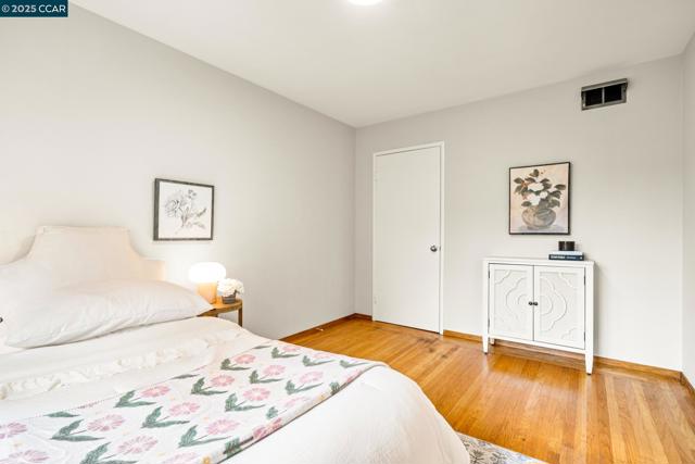 1232 E 20Th St, Oakland CA: https://media.crmls.org/mediaz/bbc195de-6409-43f1-baed-d100736f4986.jpg