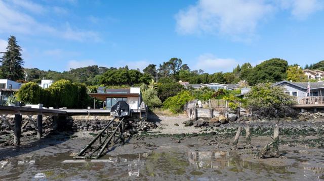4980 Paradise Drive, Tiburon CA: https://media.crmls.org/mediaz/bbc1e094-1f2b-4145-9754-e695c31ce2a3.jpg