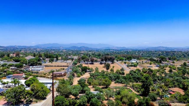 907 Ridge Heights Road, Fallbrook CA: https://media.crmls.org/mediaz/bbc20fc0-095b-432c-9ec3-69050e10b3b7.jpg