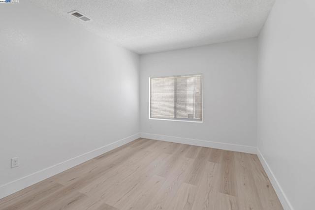 1290 Canterbury, Hercules CA: https://media.crmls.org/mediaz/bbc3d321-09e8-49f1-9cda-42da03d5d71a.jpg