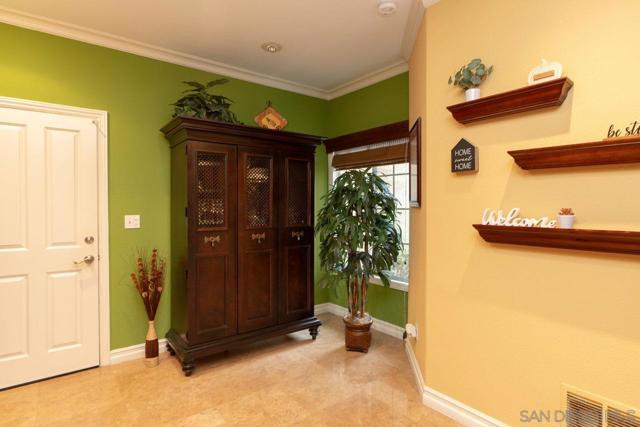 11002 Creekbridge Place, San Diego CA: https://media.crmls.org/mediaz/bbc3ff72-9dae-4a3a-a515-55bca9094002.jpg