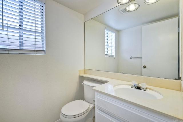 169 Camino Entrada, Chula Vista CA: https://media.crmls.org/mediaz/bbc446c3-7387-4231-86c6-e6ff7e72e544.jpg