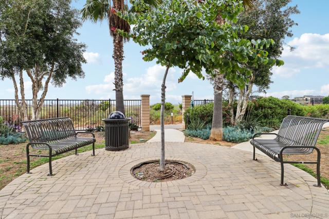 511 Surfbird Ln, Imperial Beach CA: https://media.crmls.org/mediaz/bbc46e1d-cb2f-44a8-9ccb-937fdeeb0483.jpg