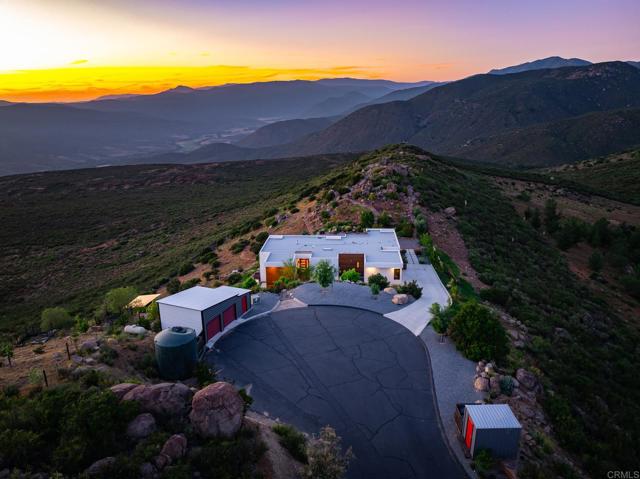 403 Black Canyon Place, Ramona CA: https://media.crmls.org/mediaz/bbc4a997-4ab5-4064-bc0b-cdcdf5f1bf00.jpg