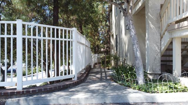 5824 Oak Bend Lane, Oak Park CA: https://media.crmls.org/mediaz/bbc5201b-2eb0-4570-a930-5e11ec9903fa.jpg