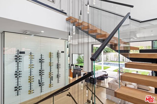 4535 Haskell Avenue, Encino CA: https://media.crmls.org/mediaz/bbc5257a-74e5-4a0a-8753-73cd0f2747be.jpg