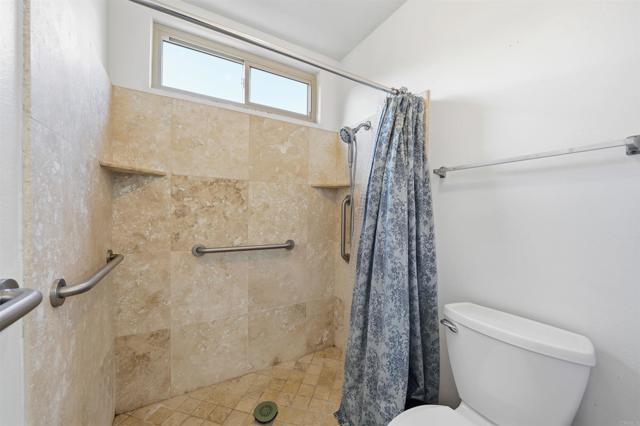 Detail Gallery Image 25 of 35 For 2327 Amber Ln, Escondido,  CA 92026 - 4 Beds | 3 Baths