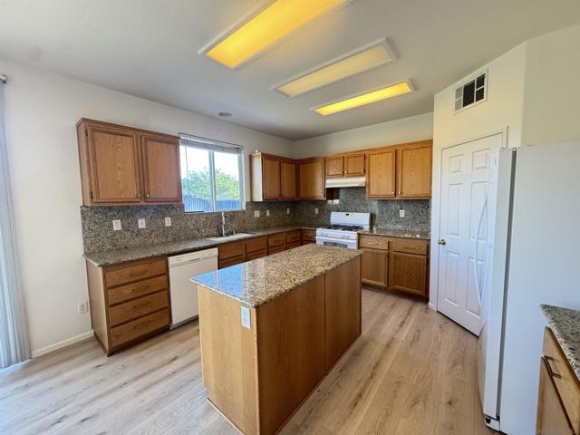 Image 6 of 30 For 46197 Via La Tranquila