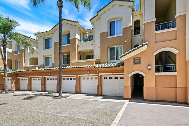 12370 Carmel Country Rd, San Diego CA: https://media.crmls.org/mediaz/bbc5e180-7587-48a0-b0d4-05c9c847792a.jpg