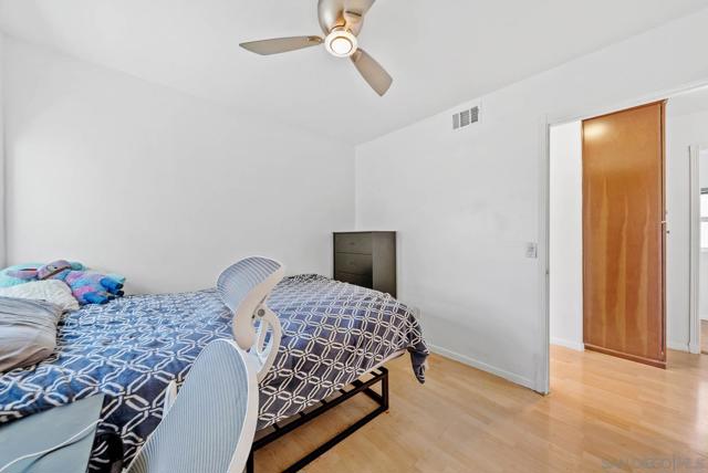 2492 Royal Saint James Dr, El Cajon CA: https://media.crmls.org/mediaz/bbc6160c-f8dd-4fcf-8035-a06486b4762f.jpg