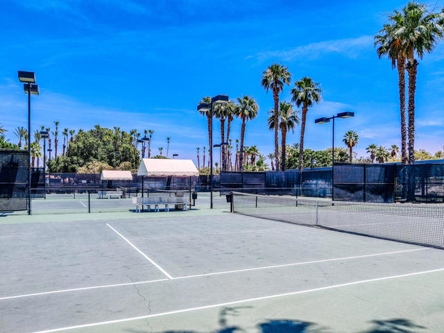 153 Desert Falls E Drive, Palm Desert CA: https://media.crmls.org/mediaz/bbc65a87-f143-4eeb-bbcd-efc282e6591d.jpg