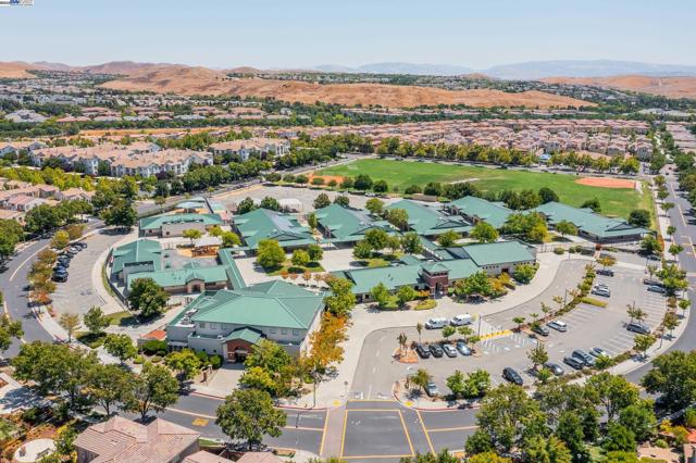 3422 Cinnamon Ridge Rd, San Ramon CA: https://media.crmls.org/mediaz/bbc6d651-da5c-494b-8dd4-997ec55d98d2.jpg