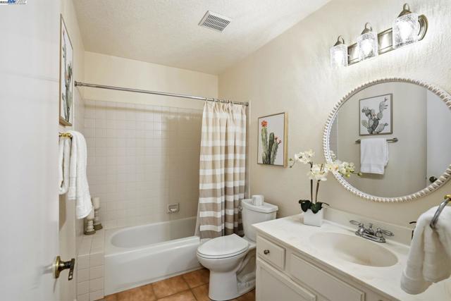 7444 Pecan Court, Pleasanton CA: https://media.crmls.org/mediaz/bbc768a7-0647-43f0-b6e2-92fc9af4c4df.jpg