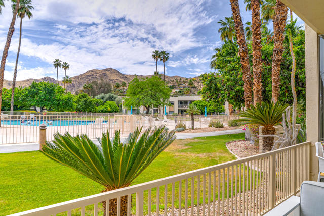 477 Desert Lakes Drive, Palm Springs CA: https://media.crmls.org/mediaz/bbc7f4be-2471-41c4-8ec7-ca2761be367d.jpg