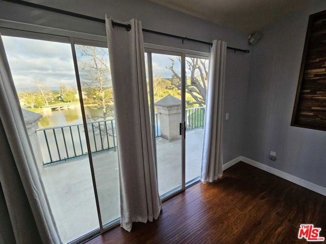 290 Ridgeton Lane, Simi Valley CA: https://media.crmls.org/mediaz/bbc810c4-13cb-4ed3-acd2-a72ff5645aa1.jpg