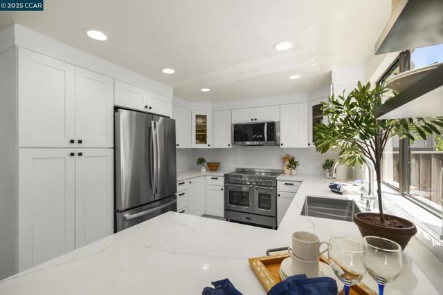 169 Castleton Court, San Ramon CA: https://media.crmls.org/mediaz/bbc81946-6afd-4978-b7c7-bb9971c996c6.jpg