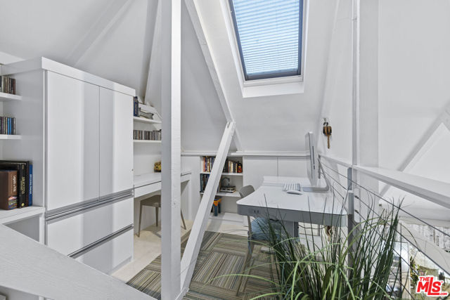 1362 Palisades Beach Road, Santa Monica CA: https://media.crmls.org/mediaz/bbc86eb2-fac7-428c-afec-718d6f86544c.jpg