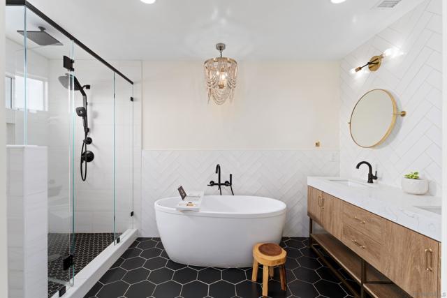 579 Hygeia Ave, Encinitas CA: https://media.crmls.org/mediaz/bbc87d2c-4f58-4aeb-9698-4d4777e84c01.jpg