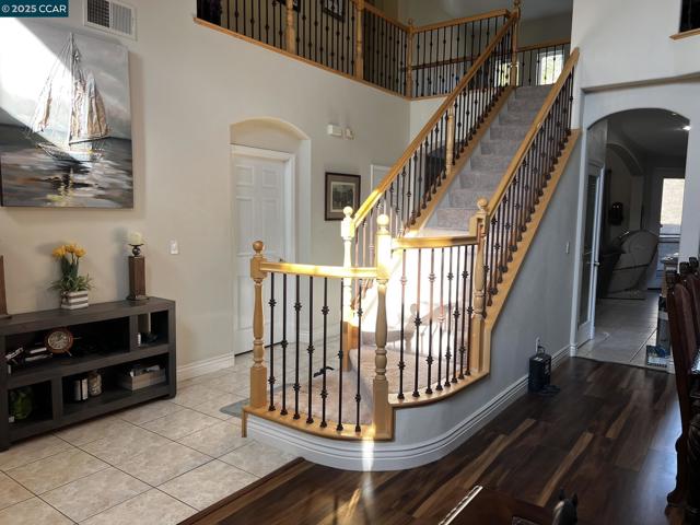 4045 Galenez Way, Antioch CA: https://media.crmls.org/mediaz/bbc88903-83cc-420a-a9e3-f7742dc029e3.jpg