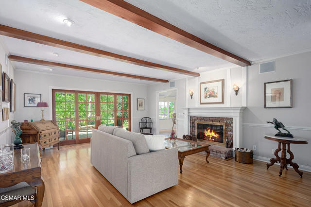22101 Mulholland Drive, Woodland Hills CA: https://media.crmls.org/mediaz/bbc8b3c0-b26d-4897-bc18-a0fa560bf17c.jpg
