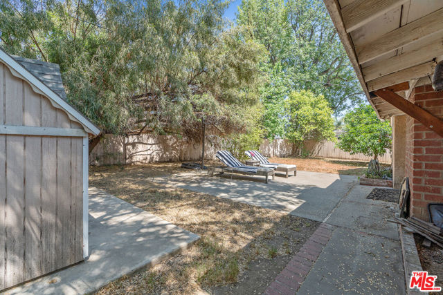 17503 Runnymede Street, Lake Balboa CA: https://media.crmls.org/mediaz/bbc95339-38ea-4e2f-a202-3fcea563dff0.jpg