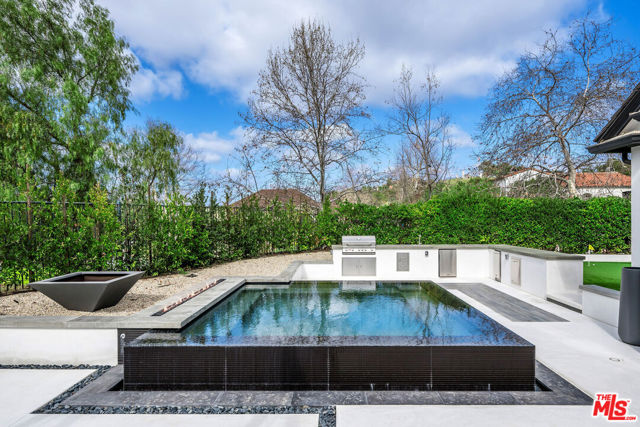 1 Falconridge Drive, Coto de Caza CA: https://media.crmls.org/mediaz/bbc9fc01-260b-4da1-aba7-ddb54ecba86e.jpg