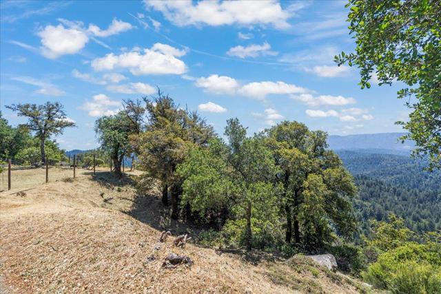 18584 Favre Ridge Road, Los Gatos CA: https://media.crmls.org/mediaz/bbca34a3-3beb-469d-92f5-21d24cd5a82f.jpg