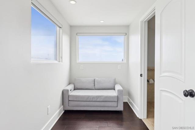 4611 Santa Cruz Ave, San Diego CA: https://media.crmls.org/mediaz/bbca9a10-17ac-4169-aa01-10945b849ee8.jpg