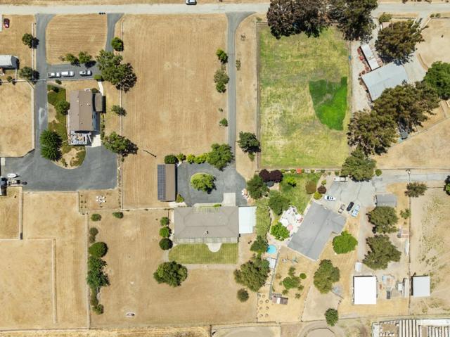 307 Mansfield Road, Hollister CA: https://media.crmls.org/mediaz/bbcac220-7dfa-4eed-99ae-5b876afb300a.jpg