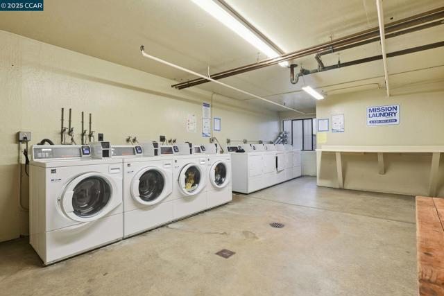 1700 Gough St, San Francisco CA: https://media.crmls.org/mediaz/bbcb7d72-7d1a-46a6-98b3-cae6b412216c.jpg