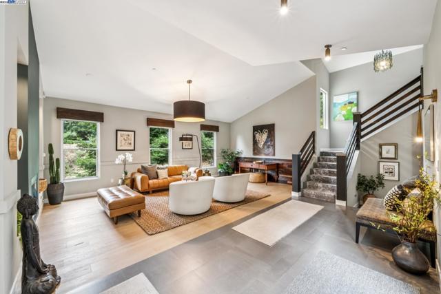 2005 TUNNEL RD, Oakland CA: https://media.crmls.org/mediaz/bbcb8919-46dd-4682-8f2c-e2536d5fb891.jpg