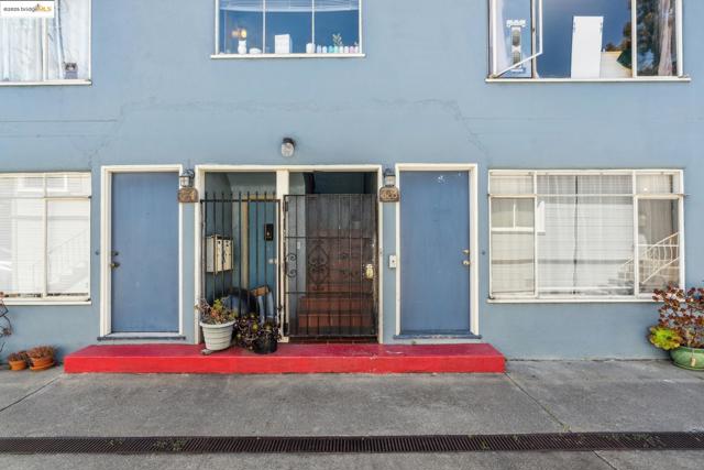 688 Alcatraz Ave, Oakland CA: https://media.crmls.org/mediaz/bbcbc3b6-8085-48b5-ac18-199e6ea2b19f.jpg