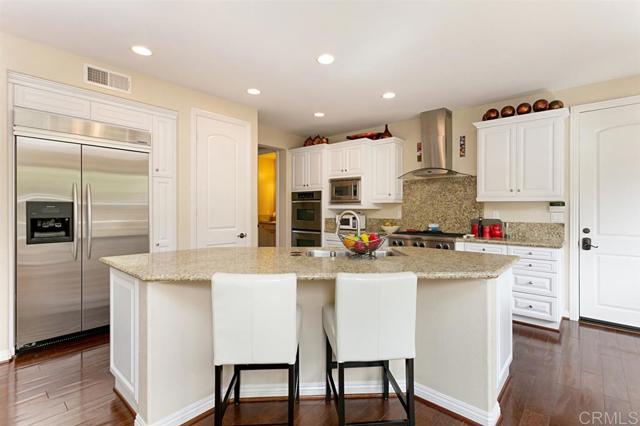 Detail Gallery Image 9 of 21 For 7047 Rose Dr, Carlsbad,  CA 92011 - 4 Beds | 4/1 Baths