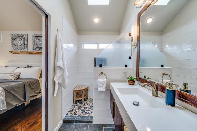 509 36th Avenue, Santa Cruz CA: https://media.crmls.org/mediaz/bbcbde2e-0ebf-4065-a595-a3716201bdd1.jpg