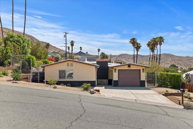 12300 Redbud Road, Desert Hot Springs CA: https://media.crmls.org/mediaz/bbcc5b7d-db79-4b68-b684-f9cbc024e387.jpg