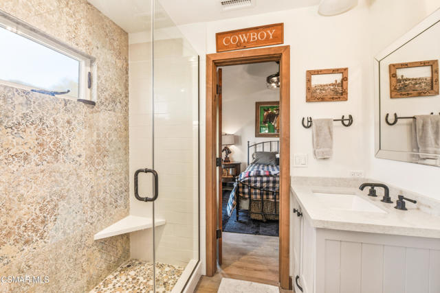 356 E Carlisle Road, Thousand Oaks CA: https://media.crmls.org/mediaz/bbccef73-b4d1-47da-86ed-734a7f99eabf.jpg