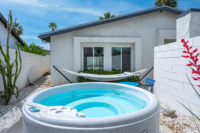 913 Arroyo Vista Drive, Palm Springs, CA 92264