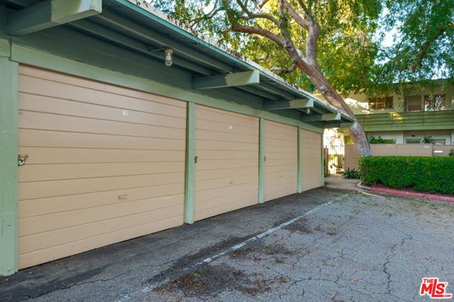 5172 1/2 Village, Los Angeles CA: https://media.crmls.org/mediaz/bbcd47ed-3606-4759-a74a-095241e8f873.jpg