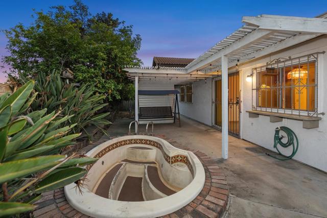10497 Moorpark St, Spring Valley CA: https://media.crmls.org/mediaz/bbcd6d39-9cba-4e81-892e-80fadce740c3.jpg